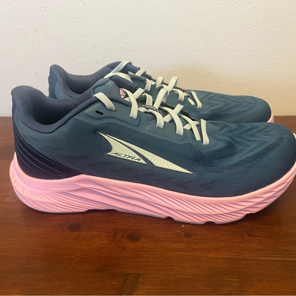Altra Rivera 4